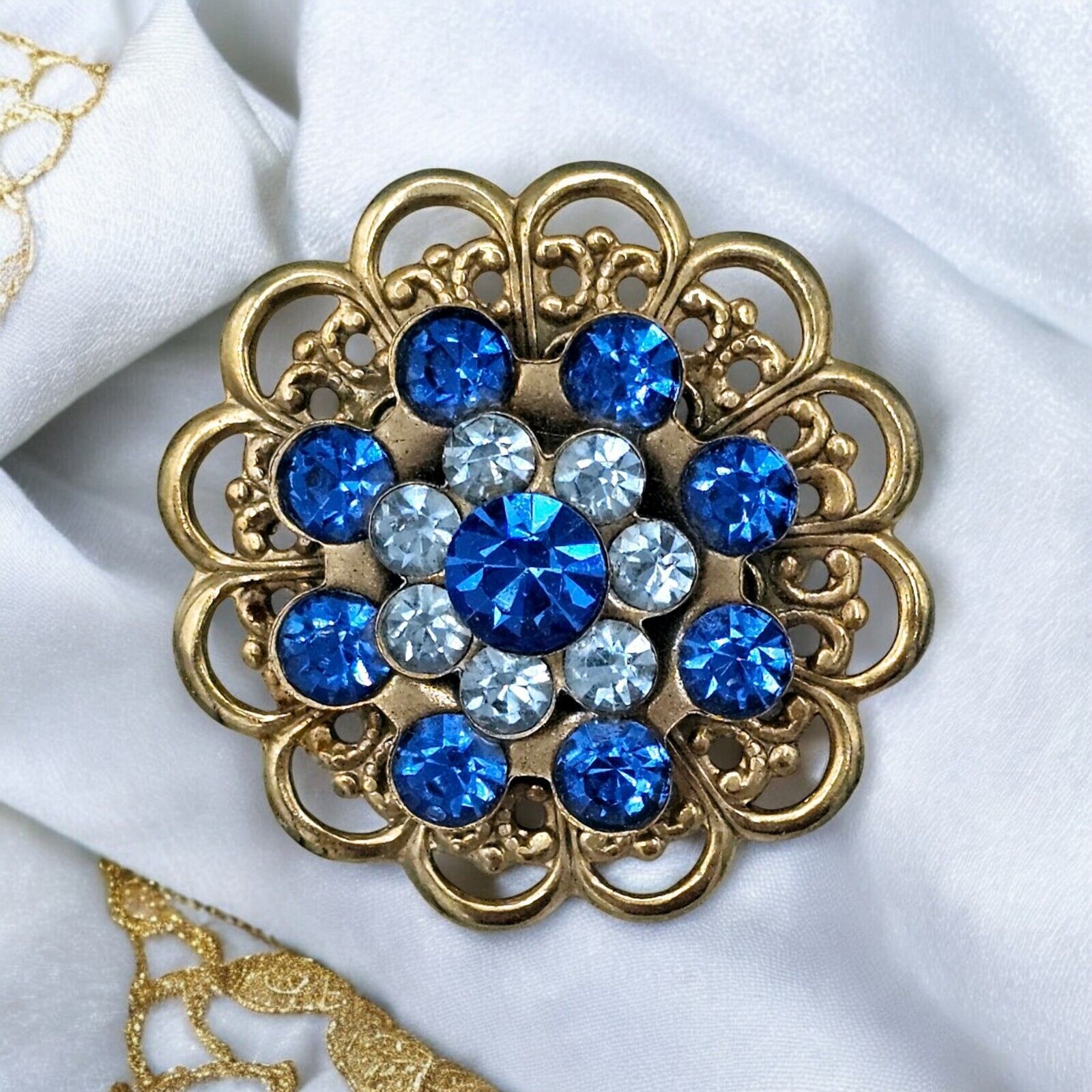 Vintage Elegant Filigree Brooch Blue Tiered Round Open Scroll Estate Jewelry Pin 29$